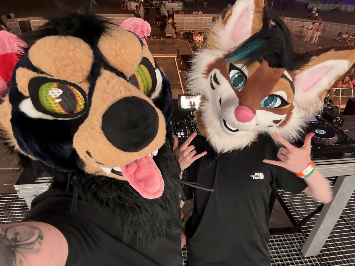 Djem - 🐺 - 🇪🇺 (@djemloup) on Twitter photo Our friends didin’t dare to come up
On stage, so we did for them ! 😜
<a href="/Nihilusion/">Roos✨</a> <a href="/FuzzyVixen/">Fuzzy Vixen</a> and <a href="/cwoodsdean/">Akoy - 🔜 FBL</a> Our friends didin’t dare to come up
On stage, so we did for them ! 😜
<a href="/Nihilusion/">Roos✨</a> <a href="/FuzzyVixen/">Fuzzy Vixen</a> and <a href="/cwoodsdean/">Akoy - 🔜 FBL</a>