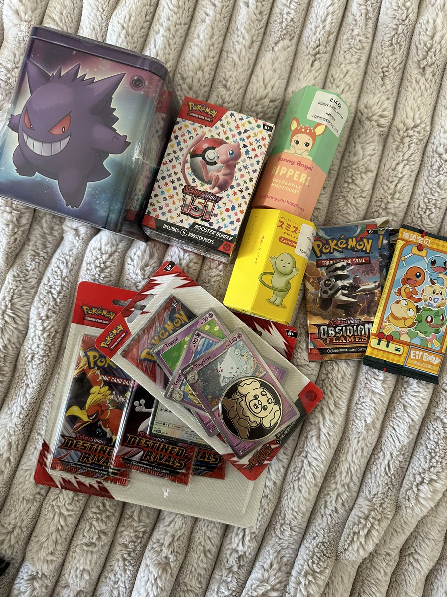 twitch.tv/karagii

chit chat unboxing :D! 
first smiski and sonny angel + some destined rivals, 151 welp

🤍