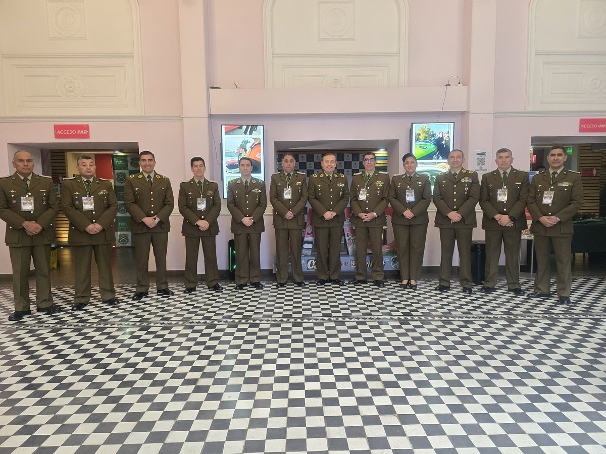 Jefe de Zona, General Pedro Álvarez Ortega, participa en #Ovalle, en el primer seminario de Seguridad Pública #OS14 de la Macro Zona Norte. Representantes municipales de 31 comunas, se capacitan y perfeccionan, para entregar más seguridad a la comunidad en patrullajes mixtos👮🏼‍♂️🚔