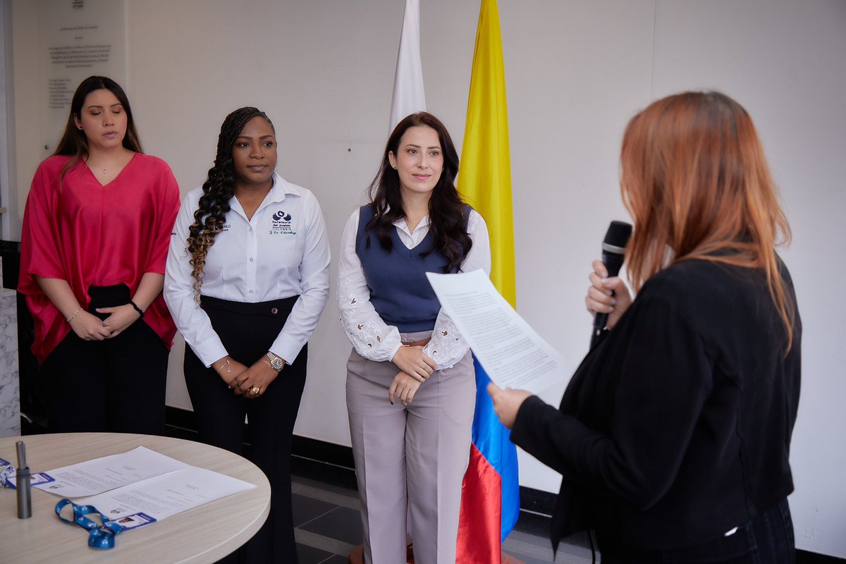 Defensoría del Pueblo (@defensoriacol) on Twitter photo La Defensora del Pueblo, <a href="/MarnIris/">Iris Marín Ortiz</a>, ratifica a Edisabel Mena Murillo como Defensora Regional Guaviare. Diana Carolina Santa Guerra se posesiona como Defensora Regional Córdoba y Laura Pamela Ruiz Gómez asume como Defensora Delegada para la Política Criminal y Penitenciaria. La Defensora del Pueblo, <a href="/MarnIris/">Iris Marín Ortiz</a>, ratifica a Edisabel Mena Murillo como Defensora Regional Guaviare. Diana Carolina Santa Guerra se posesiona como Defensora Regional Córdoba y Laura Pamela Ruiz Gómez asume como Defensora Delegada para la Política Criminal y Penitenciaria.