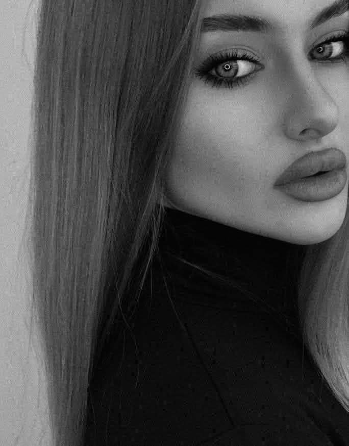 #شي_يسعد_يومك

يا لهَا من #بارعَه ،
تُخيط الجَرح 
برمُوش #عَينيهَا ،
  "فيندَمِل" ..´ 🤍

#رجل_بنكهة_القهوة