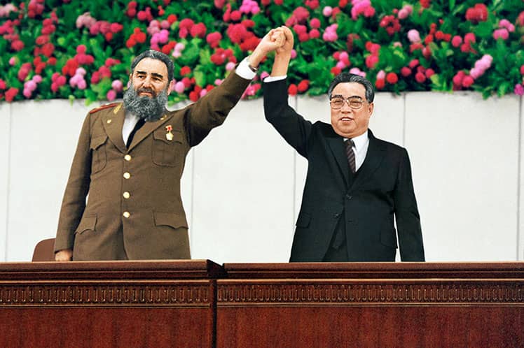 Recordamos al Gran Líder Camarada Kim Il Sung, gran amigo de #Fidel, en ocasión del 31 aniversario de su fallecimiento.

Ambos líderes forjaron la hermandad que une a la #RPDC y #Cuba. Seguiremos profundizando los vínculos de solidaridad y cooperación.