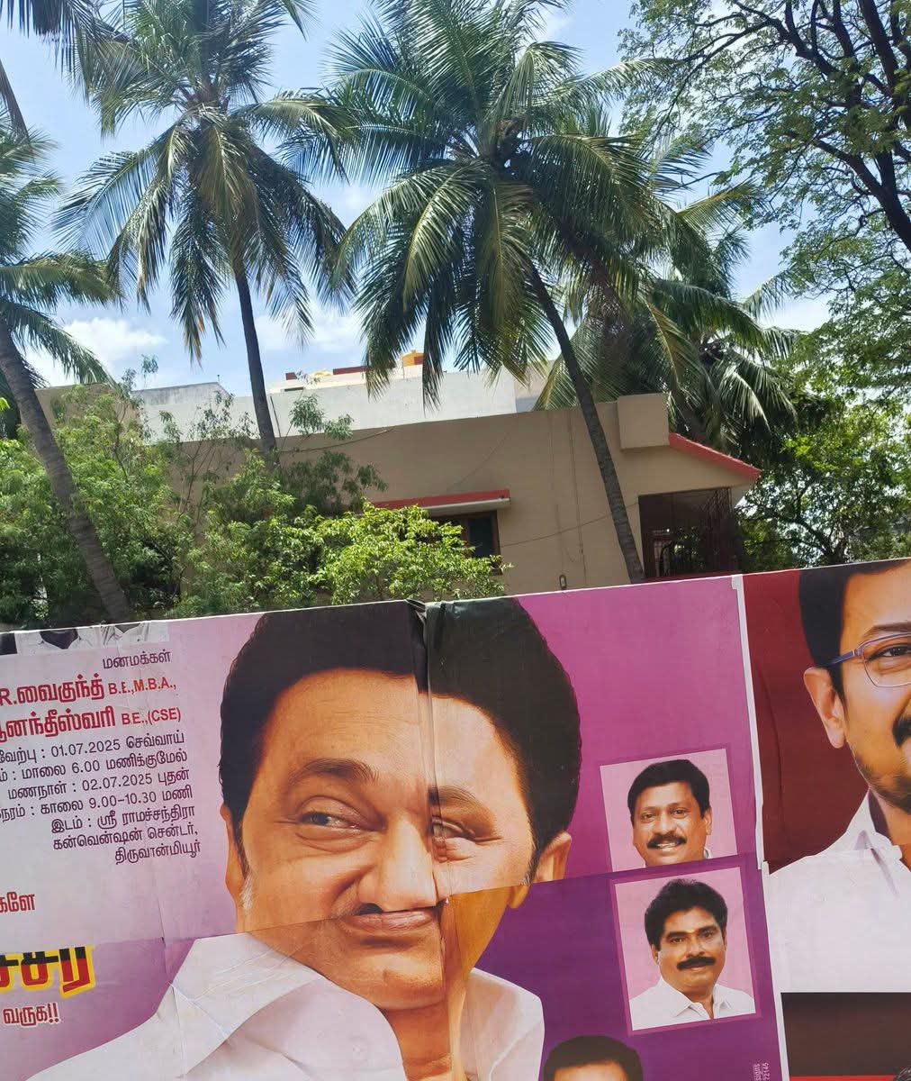 KaranADMK's tweet image. எடப்பாடியாரின் எழுச்சிப்பயணம் இரண்டாவது நாள் அன்றே இப்படி ஆக்கி விட்டானுங்க… 
மனசாட்சி இல்லையா திமுக போஸ்டர் ஒட்டுநருக்கு???
#DMKFailsTN #stalinmodel