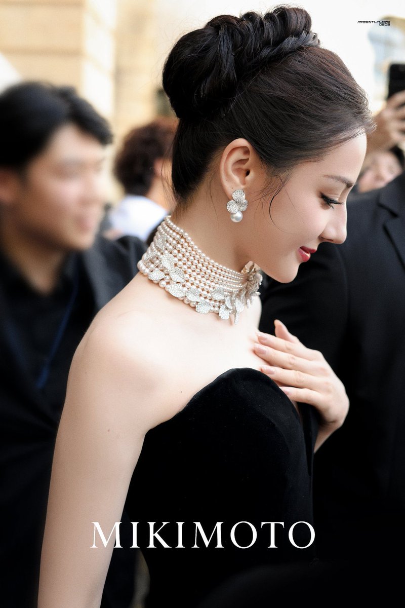 เร่อปาคือสวยมากกกจริงๆ กำลังง่วงๆเห็นรูปนี้แล้วตาสว่าง 

#ตี๋ลี่เร่อปา
#DilrabaXMIKIMOTO
DILRABA LES PETALES PARIS