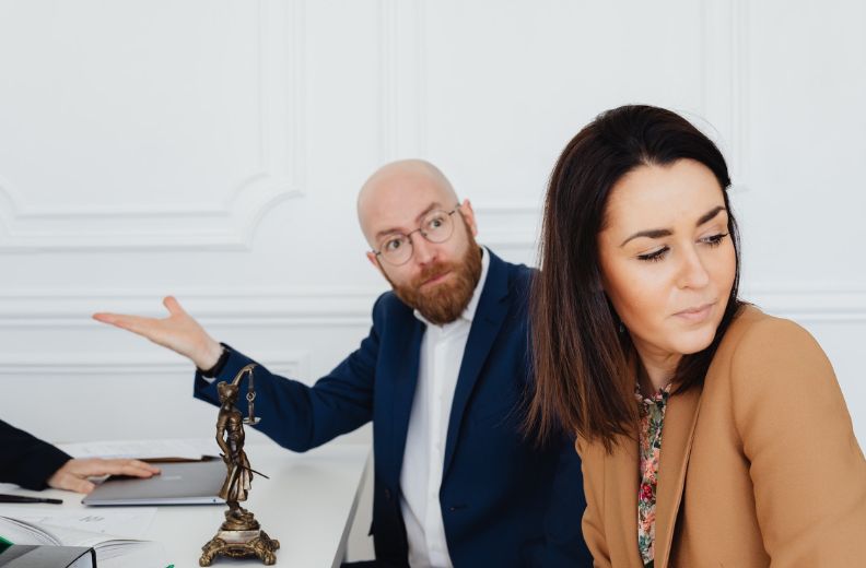 Hun var en helt vanlig kvinne som møtte en fantastisk mann hvor alt stemte. Hvor feil kunne hun ta. Ett år hos en farlig psykopat - Psykopatene blant oss bit.ly/3GretiC
