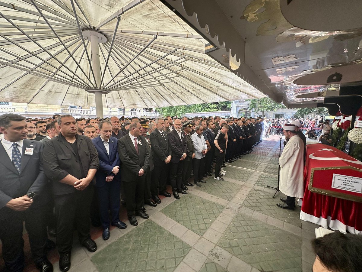 Şehidimiz Piyade Sözleşmeli Er Ahmet Gültekin’in cenaze namazına katıldık. Rabbim rahmet eylesin, kederli ailesinin ve milletimizin başı sağ olsun.