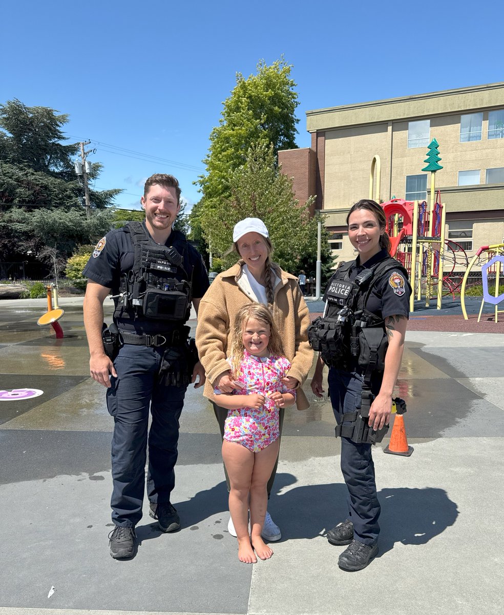 vicpdcanada's tweet photo. A new initiative is helping increase the visibility of VicPD officers in Victoria and Esquimalt neighbourhoods.

In response to feedback received in our VicPD Community Survey, Patrol officers are assigned to specific zones to proactively build positive relationships with residents in neighbourhoods, through the Police and Community Together initiative.

Read more here: https://t.co/ibTZek6nUL