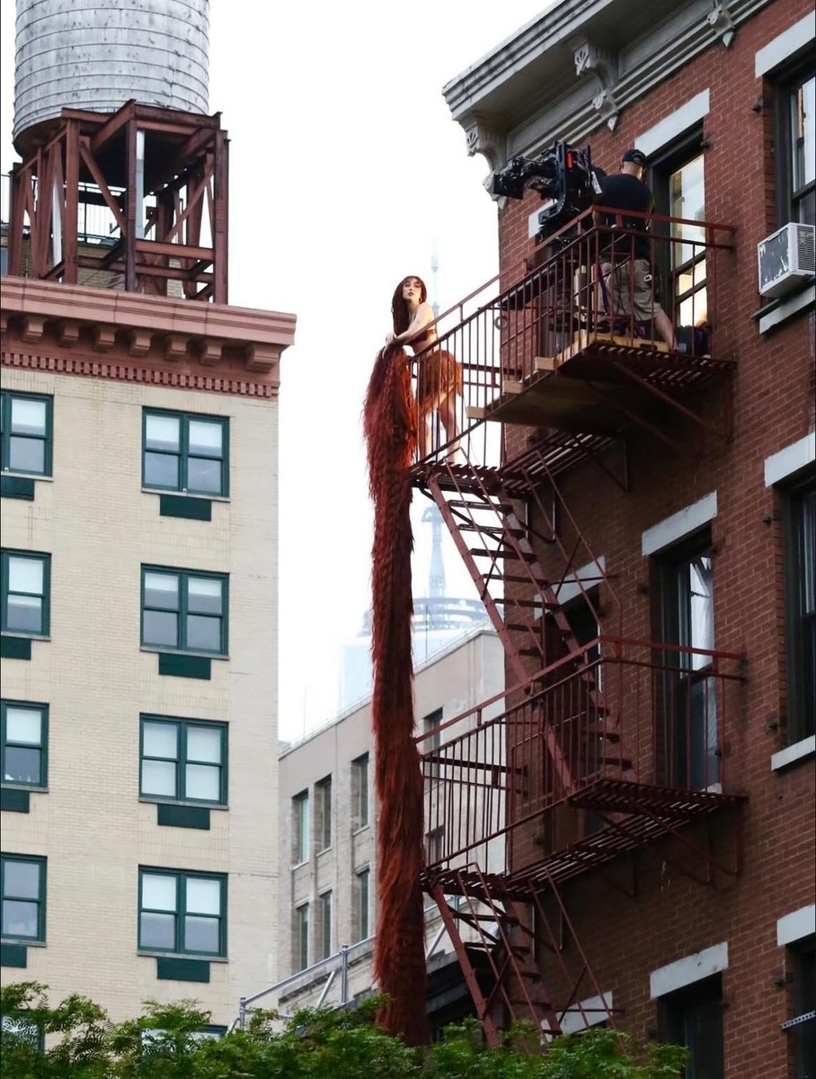 new photos of chappell roan filming for a mystery project in NYC yesterday!🗽🚕