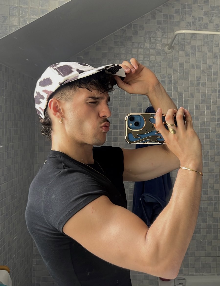 Ric 🦦 tweet media