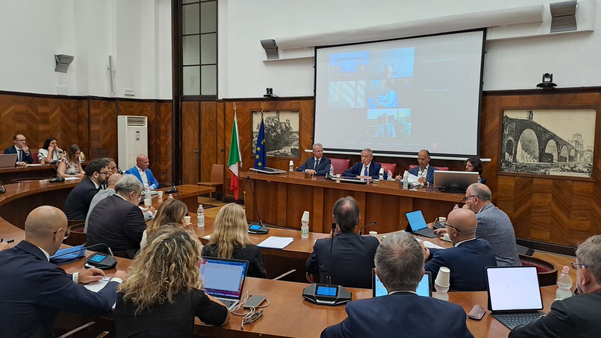 Quella di oggi è stata una giornata storica per #Taranto, per la #siderurgia italiana e per la #politica industriale del nostro Paese. L'appello alla #responsabilità, alla #trasparenza e alla condivisione delle decisioni ha trovato pieno riscontro da parte della Regione #Puglia e
