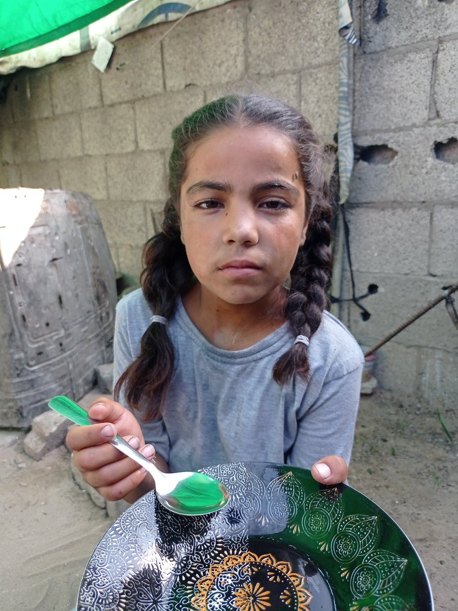 My heart is broken for my sister Mira she cries every day for food and no one gives her an empty plate😔
 we need to buy flour it costs I can't buy anything donations are very slow show some care for Mira and donate. her life stands in your hand 😭💔
gofund.me/8dc591de
