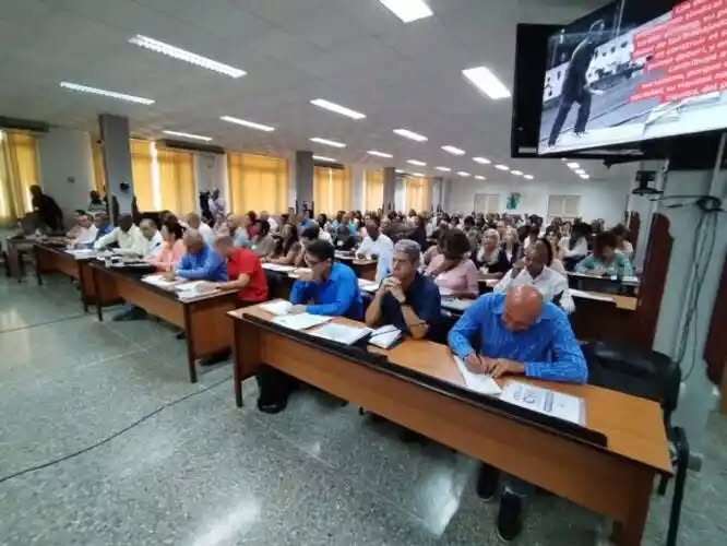 Norland Rosendo (@nrglezacn_cuba) on Twitter photo Desde hoy el movimiento sindical 🇨🇺 tiene un nuevo dirigente, <a href="/Colina_VClara/">Miguel Colina</a> un joven de probado liderazgo, capacidad de diálogo y construcción colectiva. Era primer secretario del #PCC en Villa Clara y ahora está al frente de la comisión organizadora del congreso de la CTC. Desde hoy el movimiento sindical 🇨🇺 tiene un nuevo dirigente, <a href="/Colina_VClara/">Miguel Colina</a> un joven de probado liderazgo, capacidad de diálogo y construcción colectiva. Era primer secretario del #PCC en Villa Clara y ahora está al frente de la comisión organizadora del congreso de la CTC.