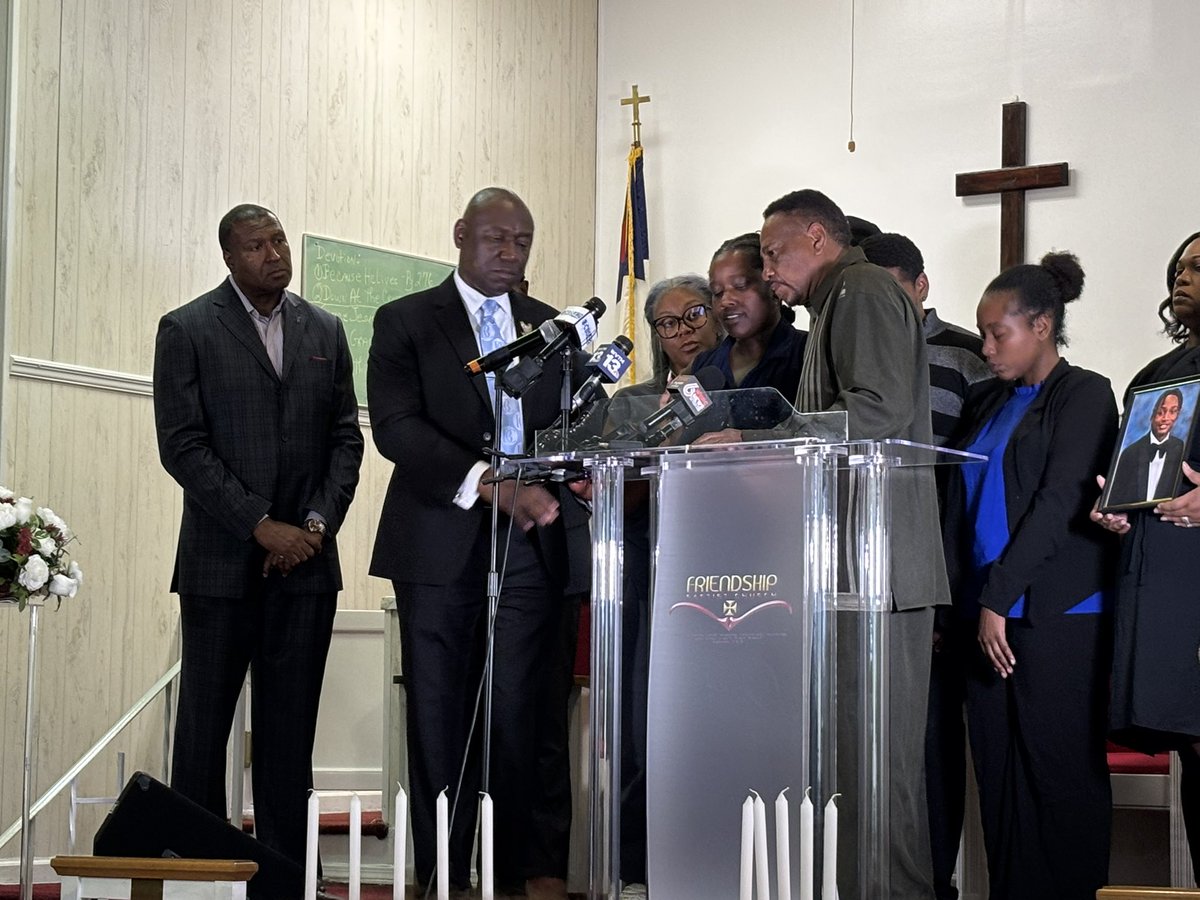 Austin Pratt (@austinpratt_tv) on Twitter photo Jabari People’s mother and father addressing the media:
Frank Peoples noting:
“Jabari was one of the brightest kids one of the lovingest kids… we’re going to fight for him.”
<a href="/abc3340/">ABC 33/40 News</a> Jabari People’s mother and father addressing the media:
Frank Peoples noting:
“Jabari was one of the brightest kids one of the lovingest kids… we’re going to fight for him.”
<a href="/abc3340/">ABC 33/40 News</a>