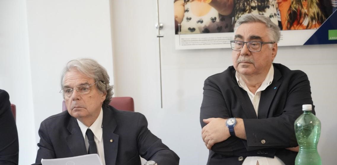 Consiglio Nazionale dell'Economia e del Lavoro (@cnel_it) on Twitter photo Oggi al CNEL il convegno “Le cooperative del sole: un’opportunità per i consumatori”. Il presidente <a href="/renatobrunetta/">Renato Brunetta</a> ha portato i saluti istituzionali. Ha coordinato i lavori il consigliere del CNEL <a href="/PiraniP/">paolo pirani</a>.
La news👉
cnel.it/Comunicazione-… Oggi al CNEL il convegno “Le cooperative del sole: un’opportunità per i consumatori”. Il presidente <a href="/renatobrunetta/">Renato Brunetta</a> ha portato i saluti istituzionali. Ha coordinato i lavori il consigliere del CNEL <a href="/PiraniP/">paolo pirani</a>.
La news👉
cnel.it/Comunicazione-…