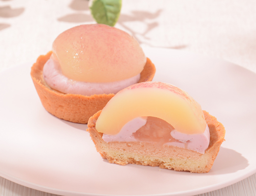 conbiniboys's tweet image. Lawson is going all in on peach this week and it is amazing. This is art.