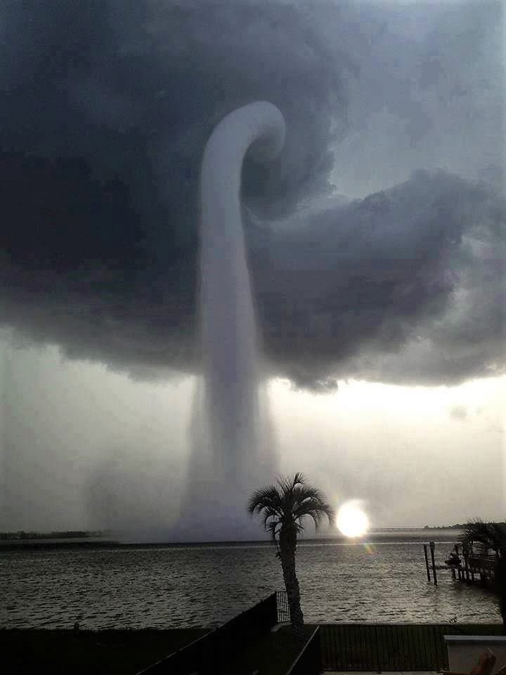 PaulFox13's tweet photo. Twelve years ago today, (July 8, 2013) the mother of all #waterspouts formed over Old Tampa Bay near Oldsmar/Safety Harbor. It caused quite the raucous on the Courtney Campbell. Anyone here see it in person? 📷 Joey Mole #Florida https://t.co/OinhUJAPxL