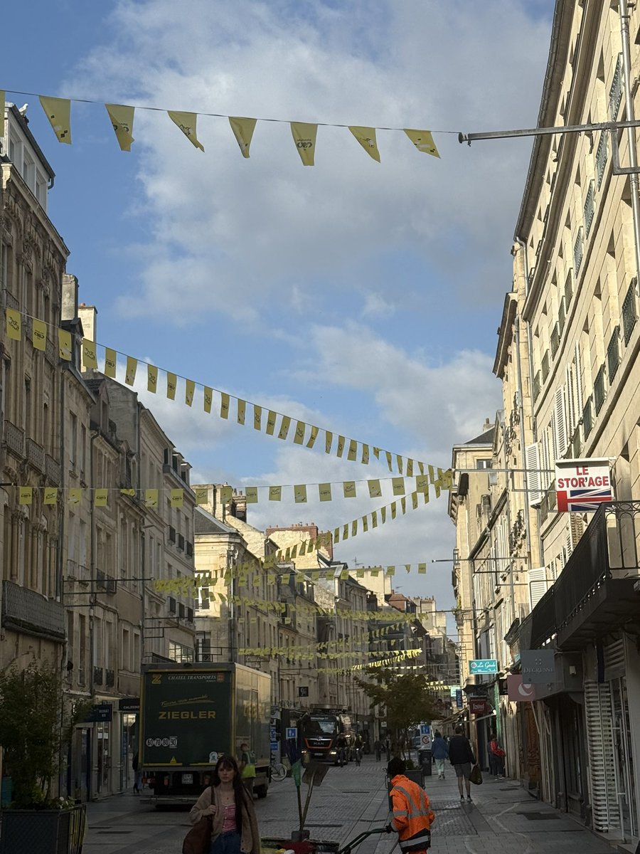 Caen in getting ready for the Tour! 💛⏱️
#TDF2025