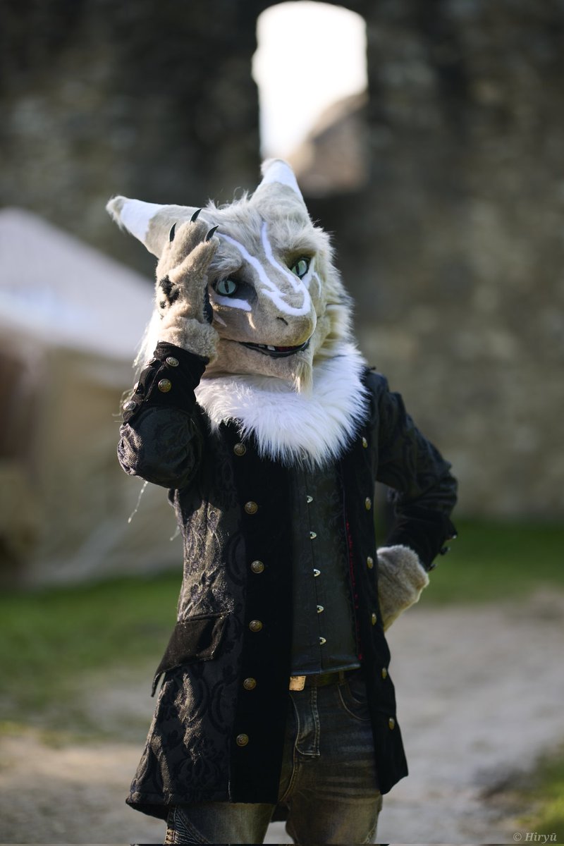 Hmmmm....When your order from the local retailer arrives and you realise that it was probably one zero too many 😲 holly merp! 

📷 <a href="/HiryuTheDragon/">Hiryū</a> 
🧵 <a href="/Shiryuakai/">Shiryudesign</a>