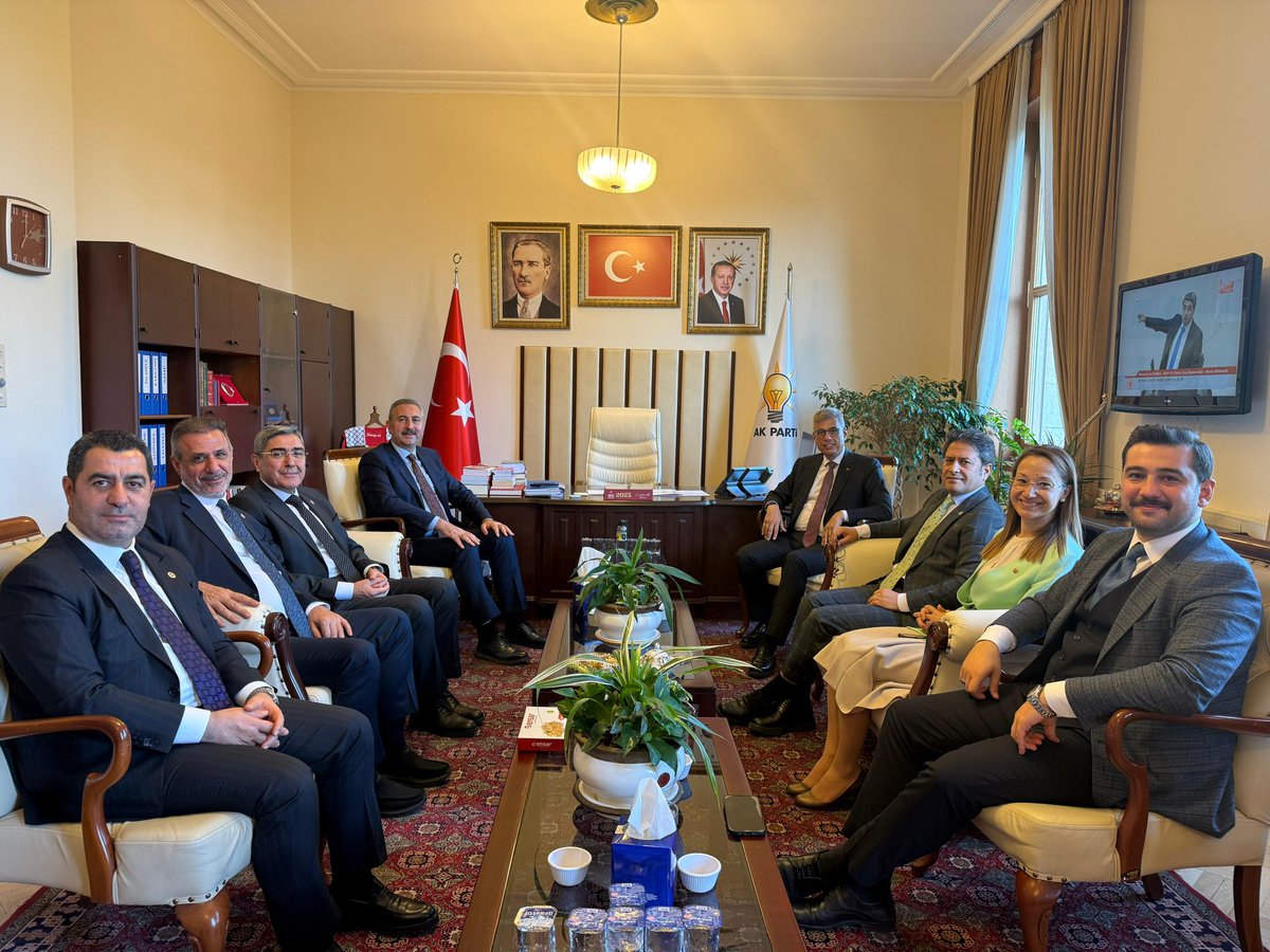 Gaziantep Milletvekilleri olarak Sağlık Bakanımız Sayın Prof Dr Kemal Memişoğlu ile TBMM’de bir araya gelerek Gazi şehrimizin sağlık personeli ihtiyaçları, sağlık projeleri ve ilerleyen zamanda Gazi şehrimize düzenleyecekleri ziyaret ile ilgili istişarelerde bulunduk.

Sayın