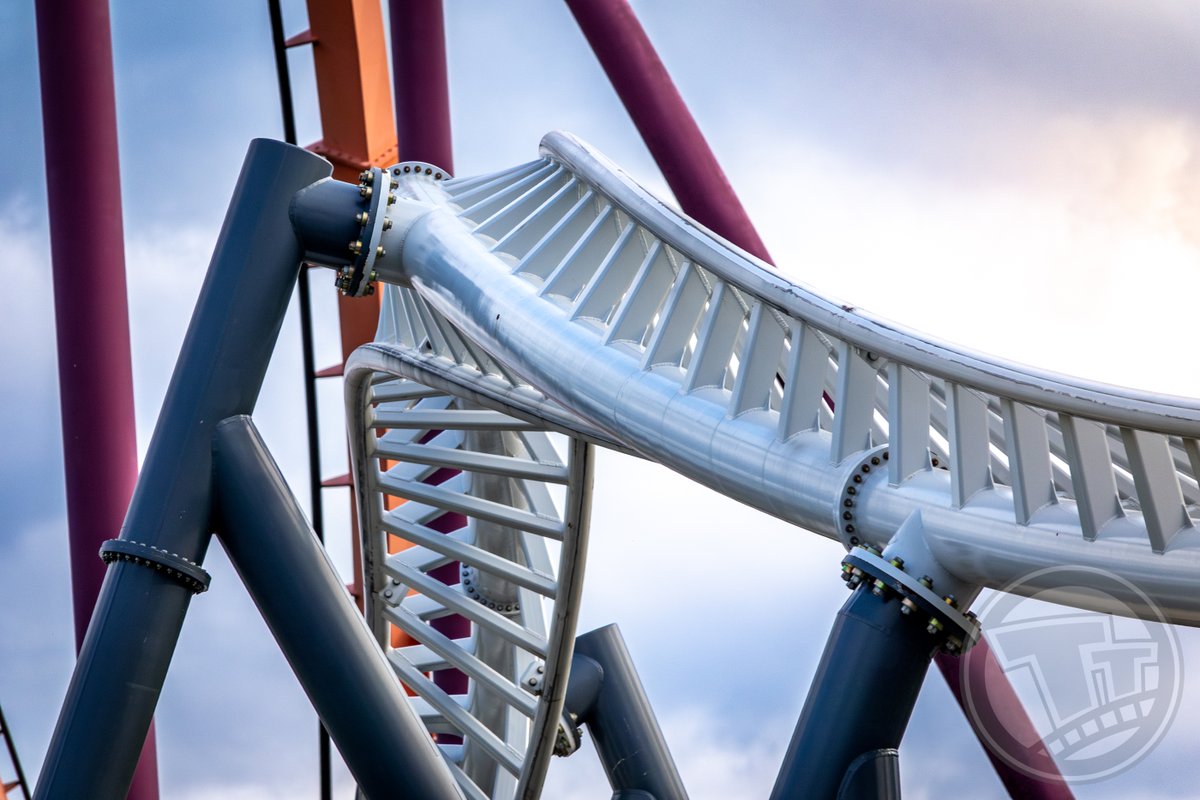 Thrilltography1's tweet image. How 'bout a Maxx Force #TrainlessTuesday this week?
@SFGreat_America