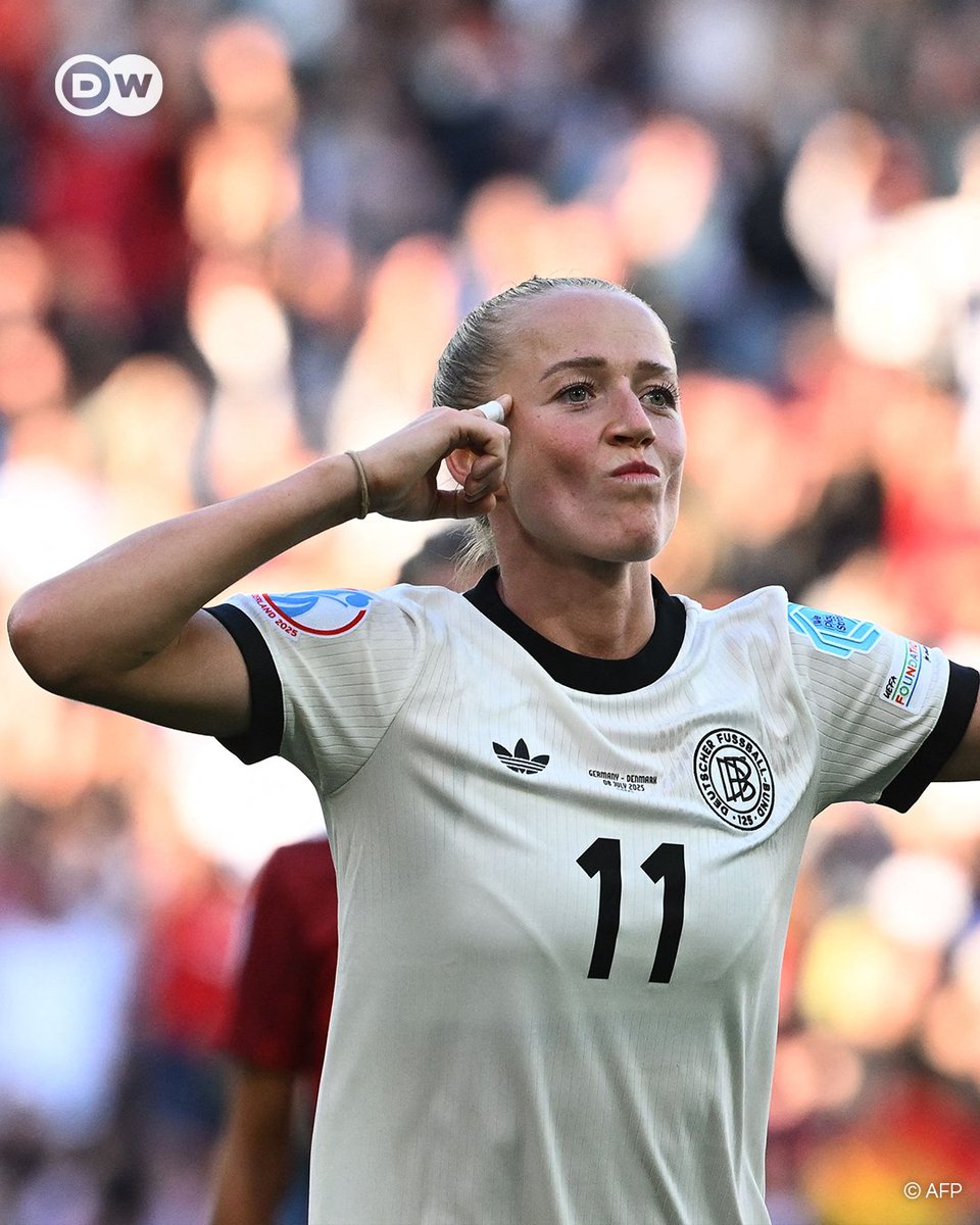 dw_sports's tweet image. 🇩🇪Germany turned the game around 🔄

56' Sjoeke Nüsken got the equaliser from the penalty spot! 

66' Lea Schüller scored in back to back games to take the lead! 

🇩🇪 2-1 🇩🇰

#WEURO2025 #GERDEN