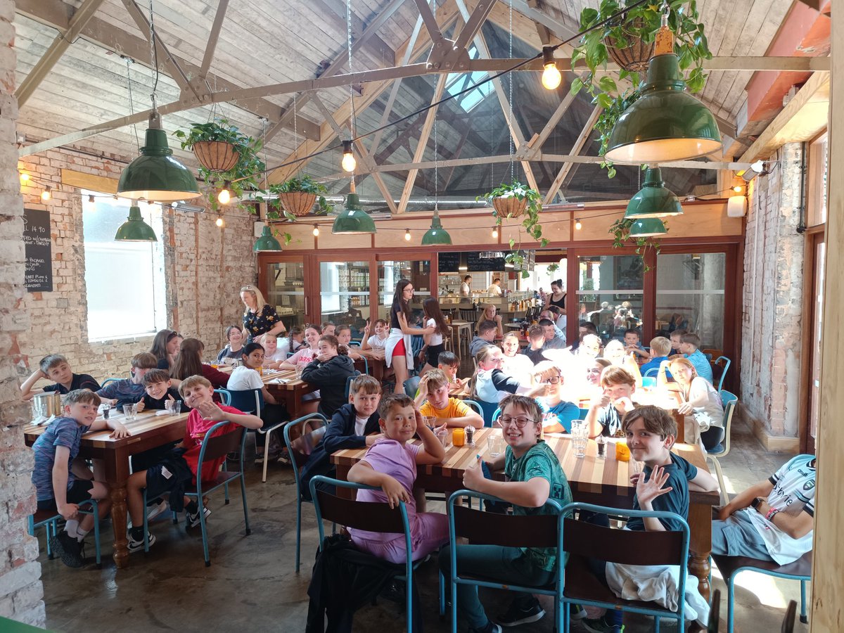 OLOGPrestwich's tweet image. Pizza Party Success! 🍕
Thanks to the amazing Y6 for a fantastic pizza party today at Rudy&apos;s!  The manager commended them on their manners &amp;amp; behaviour! Everyone had a really great time.  #Y6Celebration #PizzaParty #Farewell