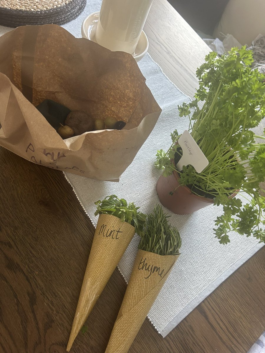 @Alderstannes <a href="/StAnnesLiv/">St Anne's Liverpool</a> I am just THRILLED with Mr Kilbride’s purchases!