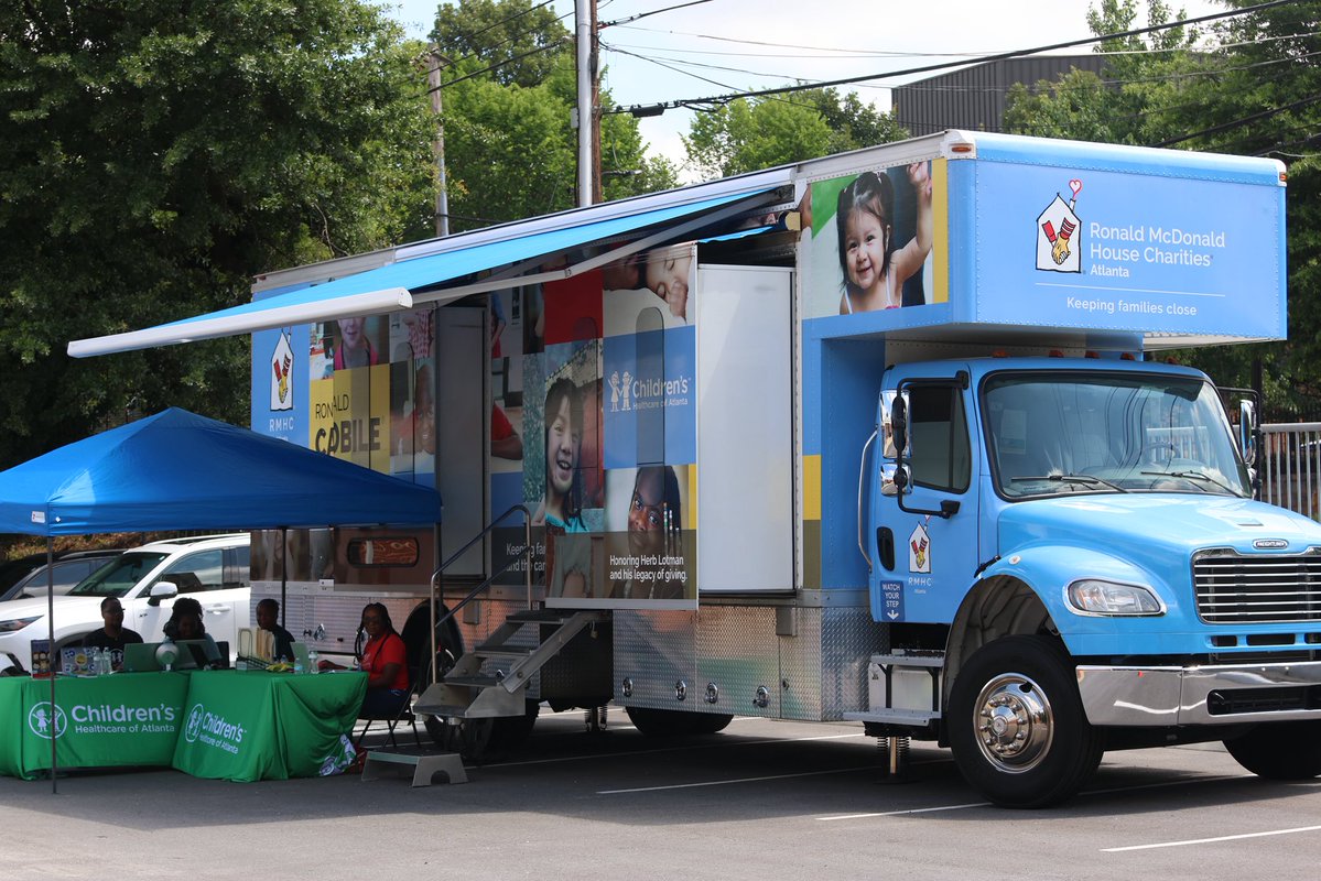 apsupdate's tweet image. 🎉 The New Student Enrollment & Health Fair at the APS Student & Family Support Hub was a HUGE success! Families showed up and showed out to get their scholars ready for the upcoming school year. 💪From ear, eye, and dental check-ups to required immunizations, sports physicals,…