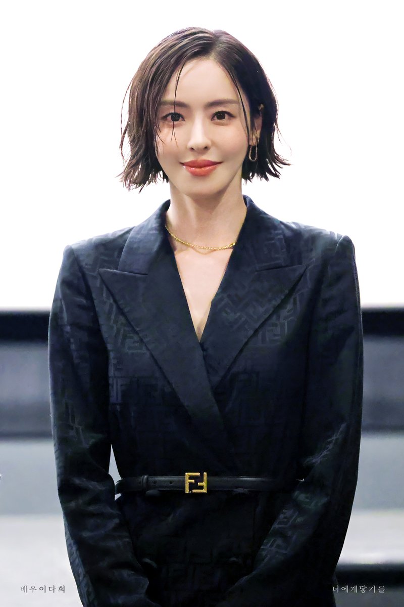 250707 #S라인 시사회

카메라 발견하고 웃는 거 넘 귀엽지 🫳🫳🐶

#이다희 #leedahee