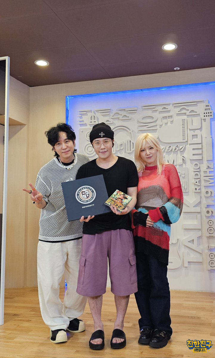 🙌친친🙌

#친한친구이현입니다
#상암동작업실 #스페이이스카우보이 #김아름

자 여러분 잊지 마셔야 할 거 알려드릴게요☝️

✅️8월 9일, 10일 
✅️2025 김아름 여름 단독 콘서트 'AQUA CITY'
✅️티켓 오픈은 7월 14일 월요일

아름씨가 가사를 틀리지 않는지...!
꼭 콘서트장에서 확인해주세요🥰
