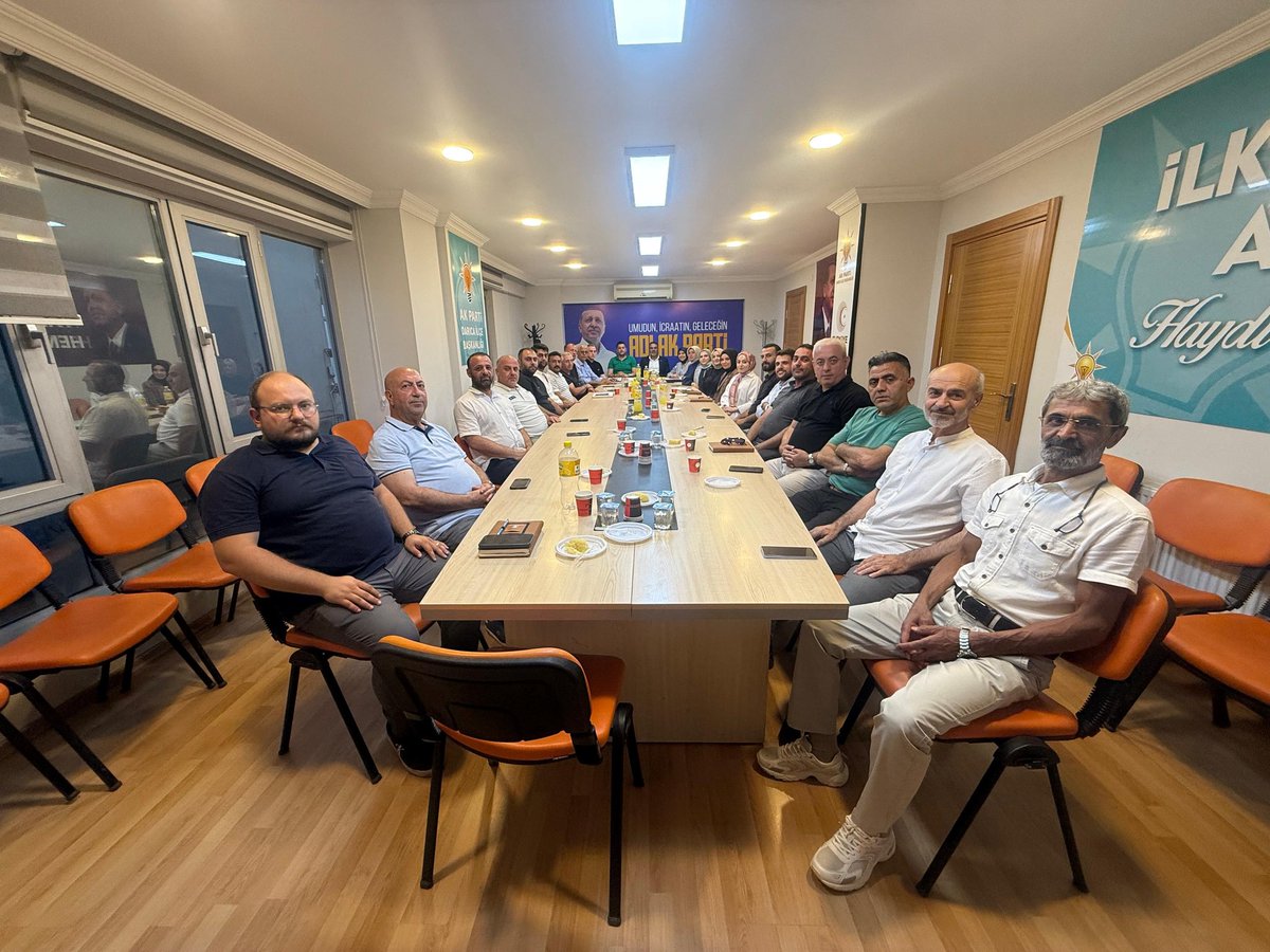 İlçe Başkanlığımızın Haftalık Yönetim Kurulu Toplantısını; 

İl yöneticimiz Faruk Gevher, Kadın Kolları Başkanımız Sevgi Takan, Gençlik Kolları Başkan Vekilimiz Murat Dönmez ve ilçe yöneticilerimizin katılımlarıyla  gerçekleştirdik. 

Toplantımız hayırlara vesile olsun.