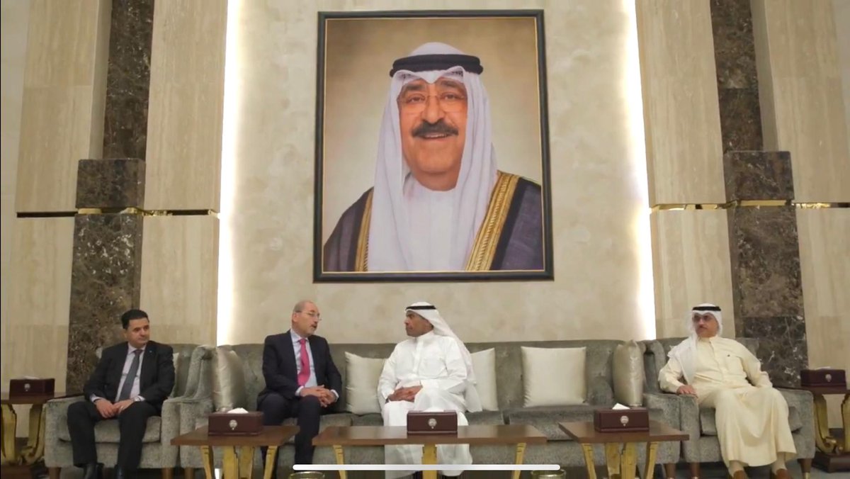 بدأ نائب رئيس الوزراء ووزير الخارجية وشؤون المغتربين أيمن الصفدي<a href="/AymanHsafadi/">Ayman Safadi</a> ، اليوم، زيارة رسمية إلى دولة الكويت الشقيقة. 
ويترأس الصفدي ووزير الخارجية في دولة الكويت الشقيقة عبد الله اليحيا اجتماعات الدورة الخامسة للجنة العليا المشتركة الأردنية - الكويتية. 

ويجري الصفدي خلال