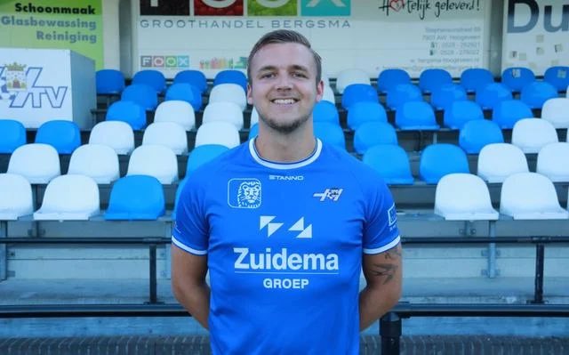 The Vivianne Miedema Department (@vivsdepartment) on Twitter photo dvhn.nl/sport/Lars-Mie…
💬 Lars Miedema: “I’m looking forward to the game between my sister and sister in law. I would prefer them both to win, but that's going to be a bit difficult.''
via <a href="/dvhn_nl/">Dagblad van het Noorden</a> dvhn.nl/sport/Lars-Mie…
💬 Lars Miedema: “I’m looking forward to the game between my sister and sister in law. I would prefer them both to win, but that's going to be a bit difficult.''
via <a href="/dvhn_nl/">Dagblad van het Noorden</a>