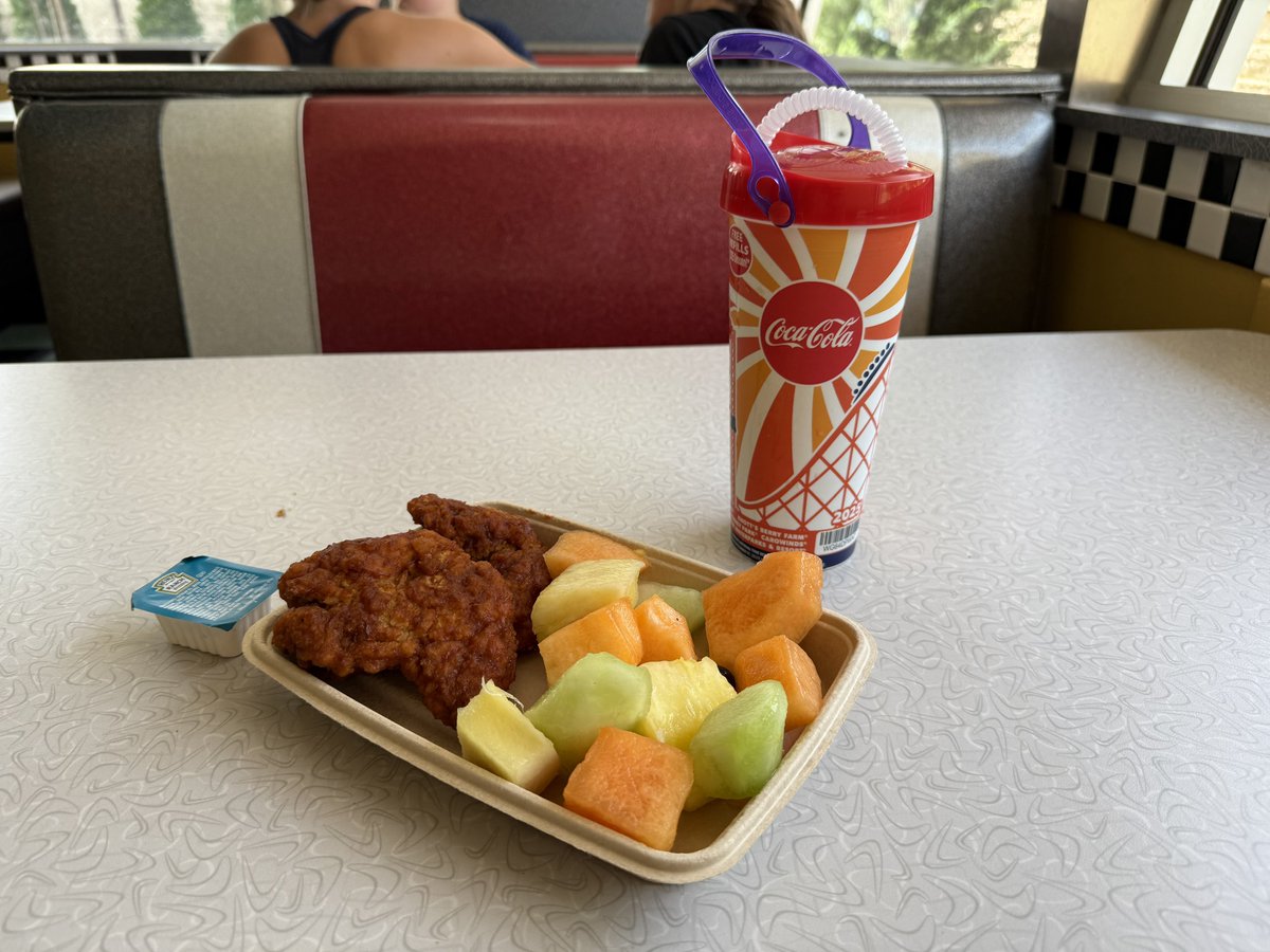Sammyland6's tweet image. It’s such a great feeling when my All Season meal and drink plan for Knotts works at other parks 😁#worldsoffun