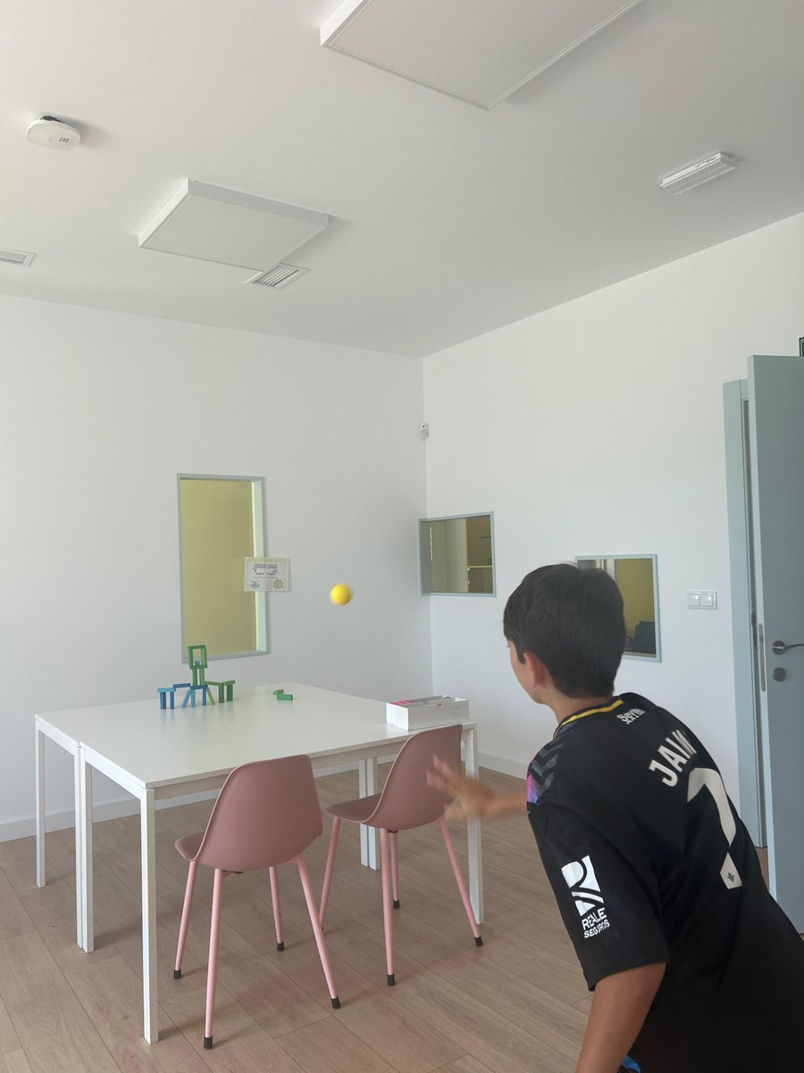 Algunas fotito del Campamento de esta semana. Están pasando cositas en el CREATICS HUB. 
La semana que viene es especial, regalo de tangram magnético de madera para los participantes, porque se vienen nuevos retos.