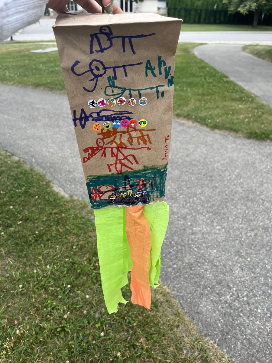 KingLibraries's tweet image. The kites today were flying high, and our friends got to show off their masterpieces! 🎨
Missed today's session? We have more coming up!
📍King City: Thursday, July 24 | 10:30 am - 12:00 pm
📍Schomberg: Wednesday, August 6 | 2:00-3:30 pm
#KingLibraries #SummerProgramming