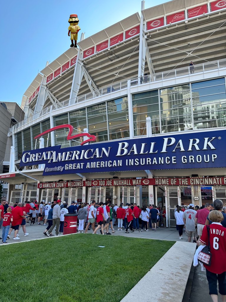 UDCincyFan's tweet photo. Mr. Redlegs NO!! Please don’t do it. https://t.co/o6mAa4Q0sO
