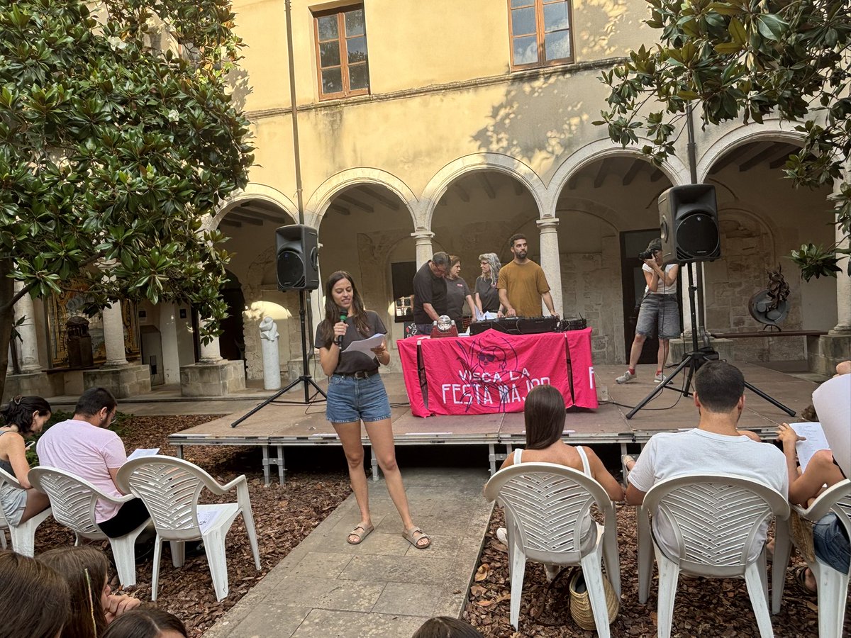 La Fura (@lafuracoop) on Twitter photo 🎵 Els <a href="/figaflawas/">Figa Flawas</a> seran els caps de cartell de la <a href="/fmvilafranca/">Festa Major de Vilafranca</a>. Els de Valls seran a Vilafranca el 31 d’agost
El cartell musical de la més típica el completaran desenes de formacions amb especial protagonisme per a diversos grups de tribut 🎵 Els <a href="/figaflawas/">Figa Flawas</a> seran els caps de cartell de la <a href="/fmvilafranca/">Festa Major de Vilafranca</a>. Els de Valls seran a Vilafranca el 31 d’agost
El cartell musical de la més típica el completaran desenes de formacions amb especial protagonisme per a diversos grups de tribut