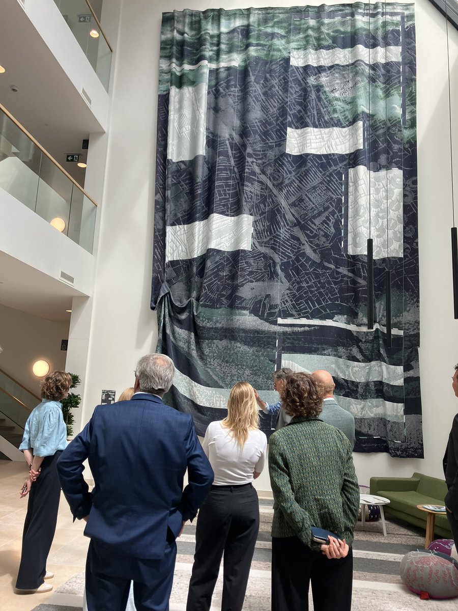 Vandaag waren we met ons college te gast bij het bestuur van het Hoogheemraadschap Delfland. Daar bespraken we de uitdagingen en kansen op het gebied van klimaatverandering, waterkwaliteit en biodiversiteit en waar wij elkaar op deze
punten kunnen versterken.