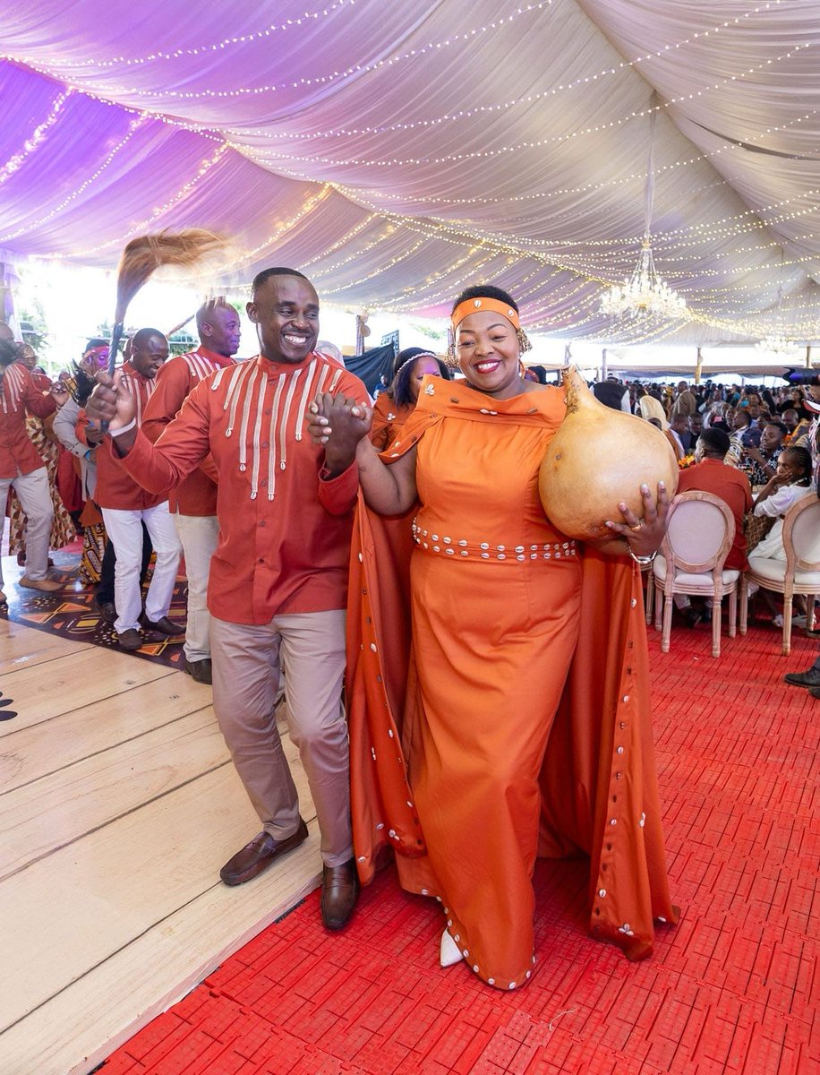 I am Cleophas Kamau Wakhungu Malalah Wamunyoro.
I am from Makunga, Kakamega county.
#WeAreAllKikuyus