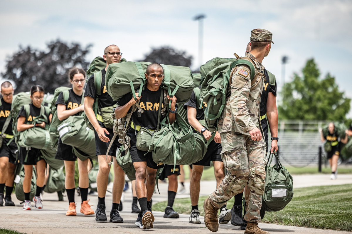 WestPoint_USMA's tweet image. 🪖Cadet Basic Training is officially underway!
With early mornings, tough challenges, and unwavering commitment, this is where the foundation for future leaders of character is forged—one step at a time.
#CBT2025 #BeastBarracks #USMA2029