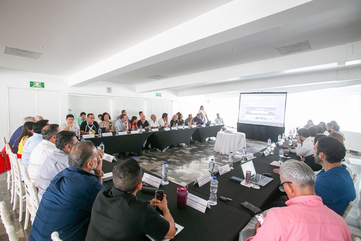 Consejo Coordinador Empresarial Gro (@ccegro_oficial) on Twitter photo Reunión de Promoción Turística de Acapulco, Guerrero, 7 de julio de 2025
Se llevó a cabo la reunión estratégica para la promoción turística del puerto de Acapulco encabezada por el Secretario de Turismo estatal, Simón Quiñones Orozco (<a href="/Simonquioro2/">Simón Quiñones</a>), y el Director General de Reunión de Promoción Turística de Acapulco, Guerrero, 7 de julio de 2025
Se llevó a cabo la reunión estratégica para la promoción turística del puerto de Acapulco encabezada por el Secretario de Turismo estatal, Simón Quiñones Orozco (<a href="/Simonquioro2/">Simón Quiñones</a>), y el Director General de