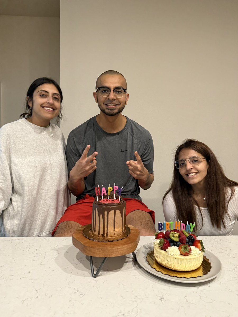 ITS MY BIRTHDAAAAAYYY 🙂🙂🤓🤓