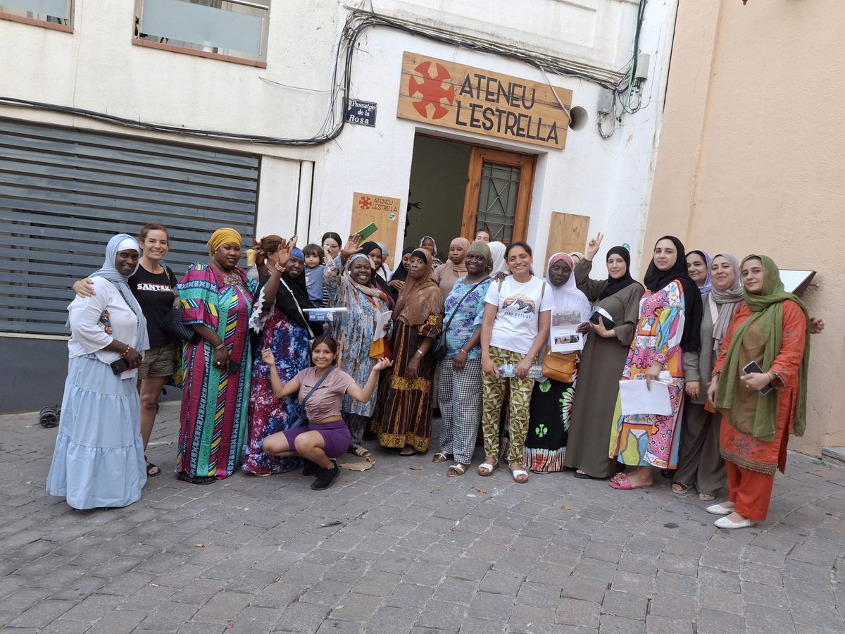 Escoles Populars del Baix Maresme (@escolesmaresme) on Twitter photo Tanquem el curs amb una molt bona notícia pels grups de dones de l'escoleta!
Hem estat un dels projectes seleccionats per <a href="/projectelliures/">Projecte Lliures</a> per impulsar el curs vinent un itinerari de formació i autoocupació per dones migrades al Baix Maresme💜
Aviat us compartim més detalls!🧵🔥 Tanquem el curs amb una molt bona notícia pels grups de dones de l'escoleta!
Hem estat un dels projectes seleccionats per <a href="/projectelliures/">Projecte Lliures</a> per impulsar el curs vinent un itinerari de formació i autoocupació per dones migrades al Baix Maresme💜
Aviat us compartim més detalls!🧵🔥