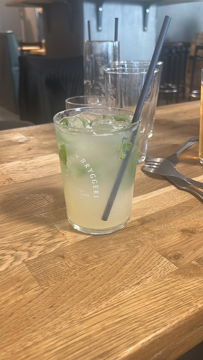 frigge420's tweet photo. Anyone minds if a white boy speaks a little bit cuban tonight? https://t.co/UOGafLwLFg