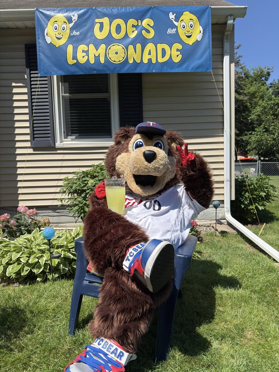 Joe &amp; Bill's Lemonade Stand for <a href="/GilletteChildrn/">Gillette Children's</a> had a special guest stop by for a visit and some lemonade. Good to see you, <a href="/TC_00/">T.C. Bear</a>!