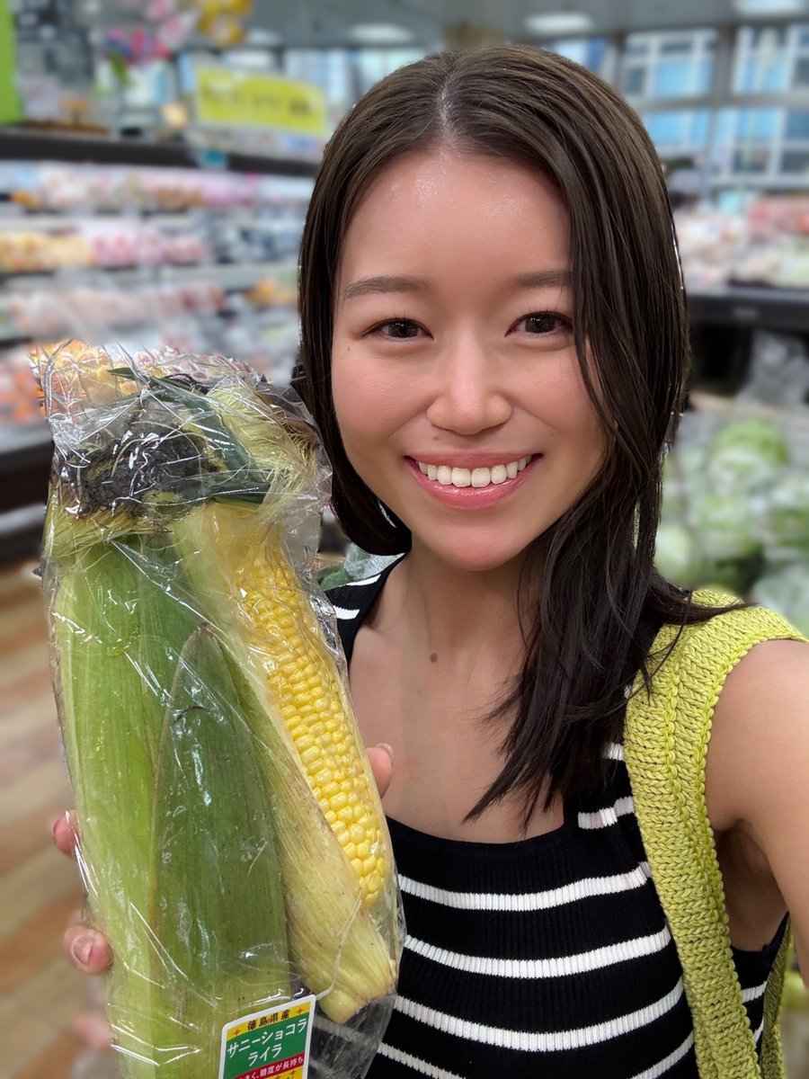 nodo_bodymake's tweet image. 7/10(木) 45.6kg
お買い物にでたら、最近どハマりしてるトウモロコシのすっごい立派なの発見🌽
