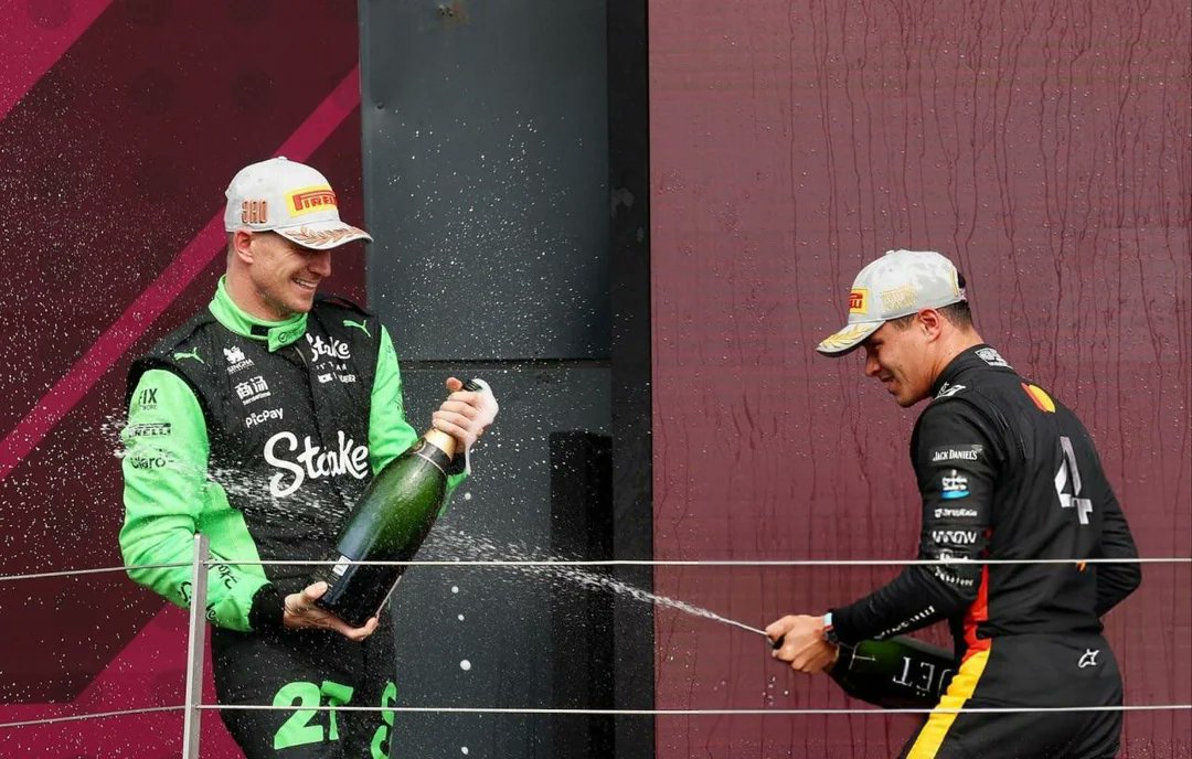 hashulkpodium's tweet image. Yes (rare evidence of Nico being sprayed with champagne on the podium)