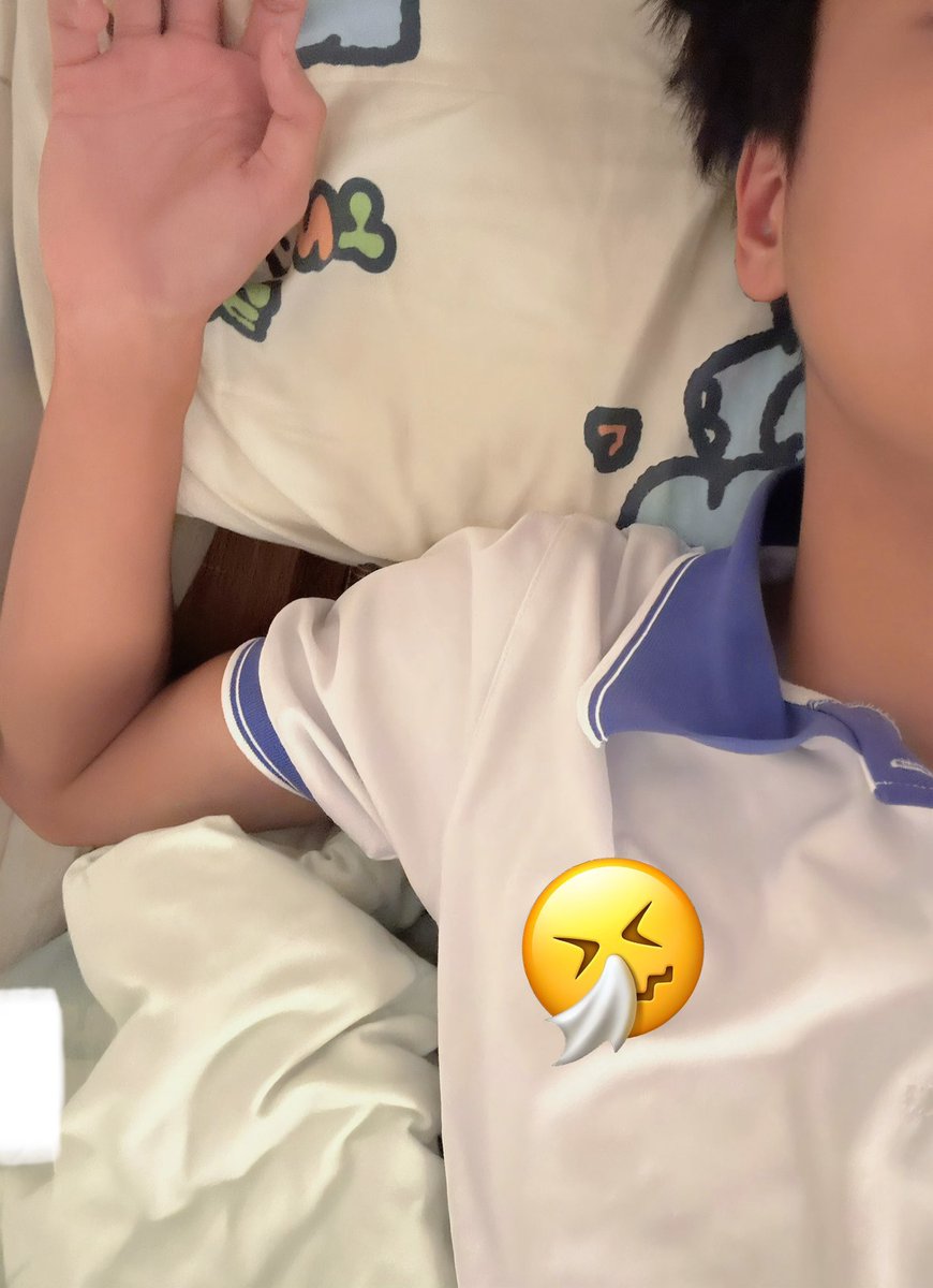 Ttlll1116's tweet photo. 太好了是广州🥵！我们没救了😆👉🏻👈🏻
#校服 #校服弟弟 #正太 https://t.co/RjMqt8QEqN