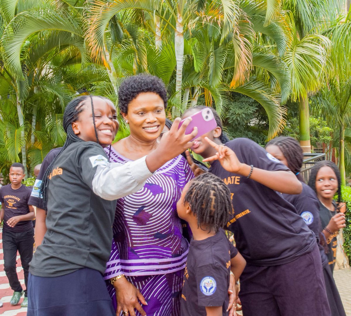 MiiroShafik_'s tweet image. Maama's love for Children
Nnaabagereka Sylvia Nagginda today at Ekisaakaate International Schools edition
#Ekisaakaate2025